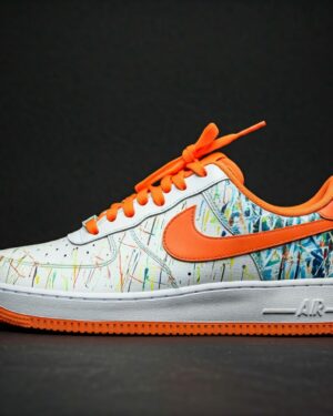 Sneaker con spruzzi lunghi e swoosh arancione